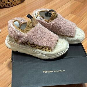 Women’s Flower Mountain Pink Shearling Sandals w/ Leopard print- size 8.5US/40EU